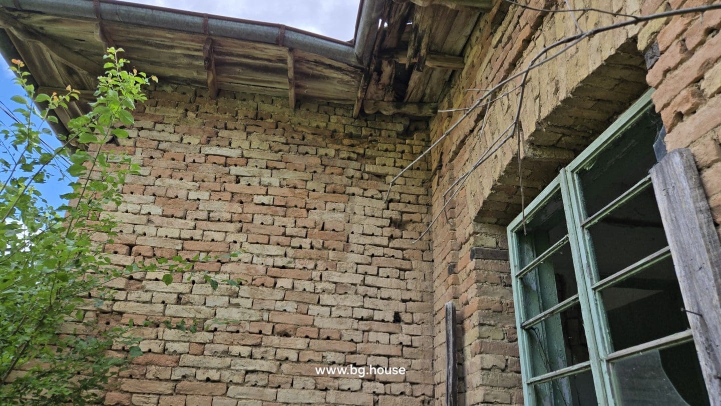 Cheap Bulgarian Property for Sale in Pomoshtitsa – 872m² Land