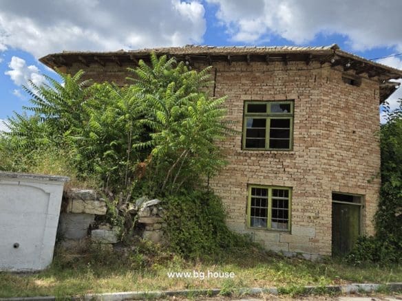 Cheap Bulgarian Property for Sale in Pomoshtitsa – 872m² Land