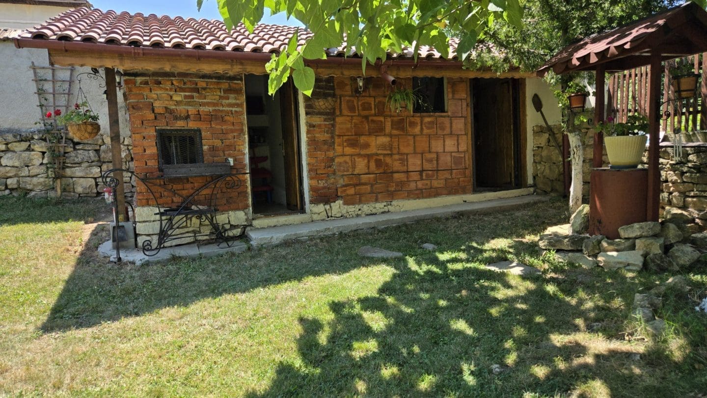Bulgarian Property for Sale – Village Gorsko Ablanovo, 1300m² Garden