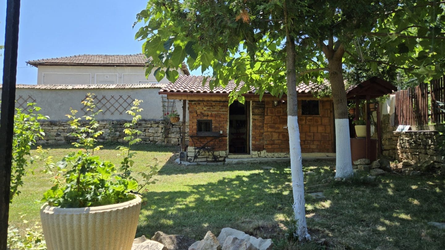 Bulgarian Property for Sale – Village Gorsko Ablanovo, 1300m² Garden
