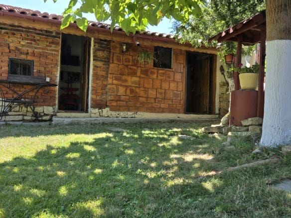 Bulgarian Property for Sale – Village Gorsko Ablanovo, 1300m² Garden
