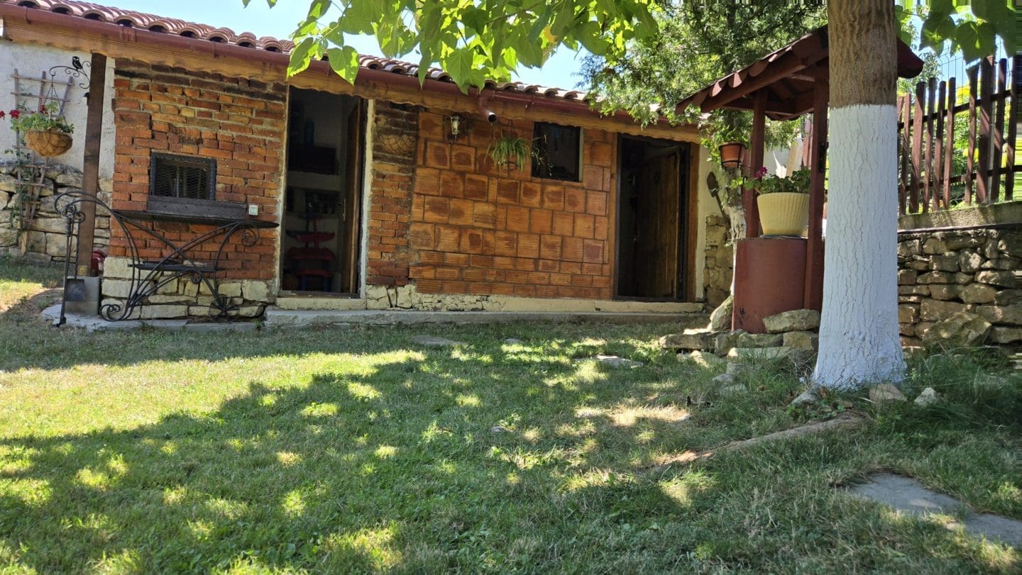 Bulgarian Property for Sale – Village Gorsko Ablanovo, 1300m² Garden