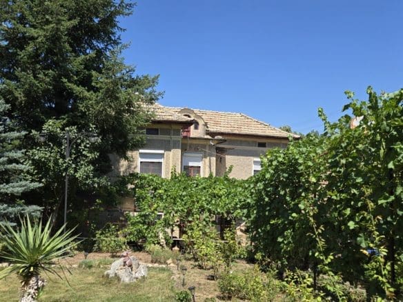 Bulgarian Property for Sale – Village Gorsko Ablanovo, 1300m² Garden