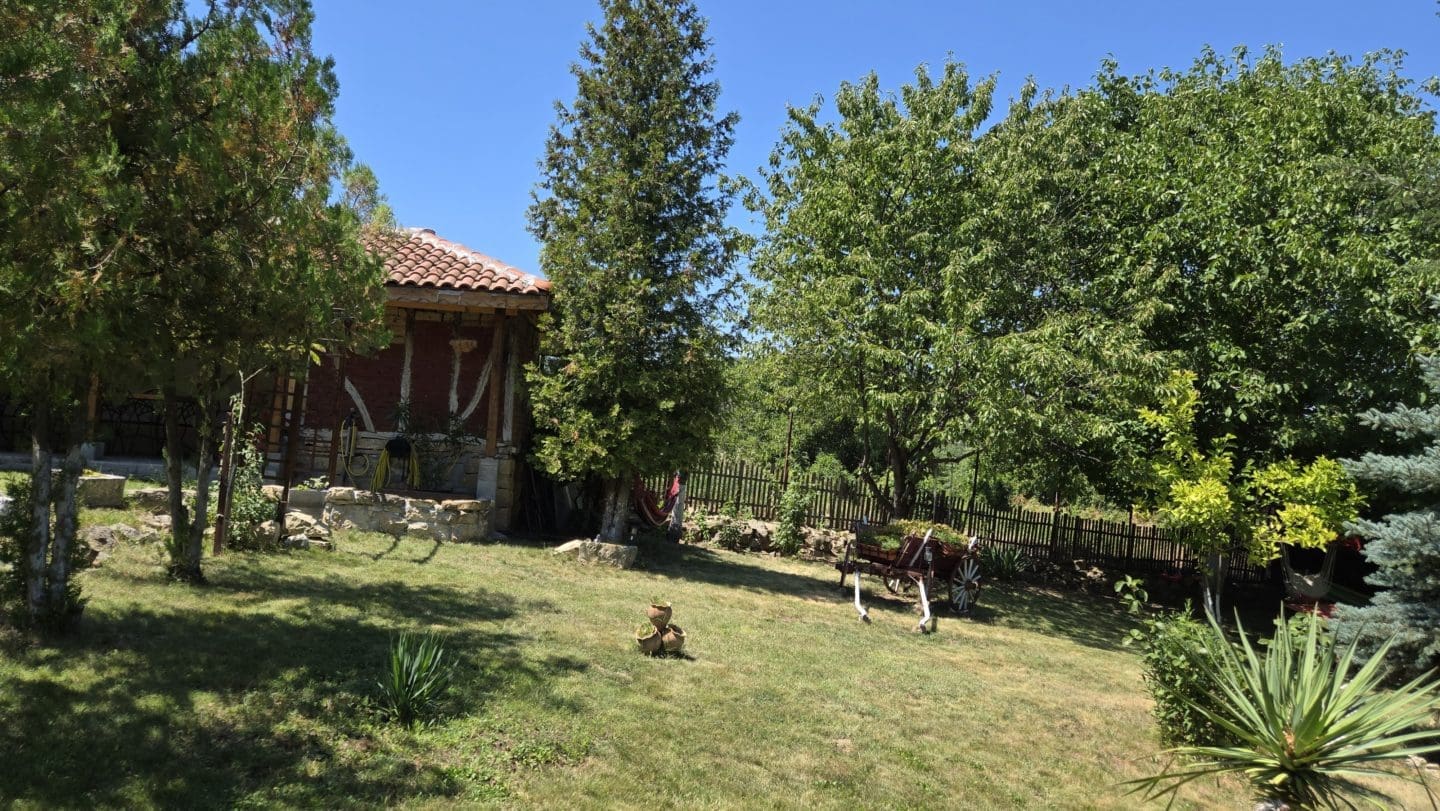 Bulgarian Property for Sale – Village Gorsko Ablanovo, 1300m² Garden