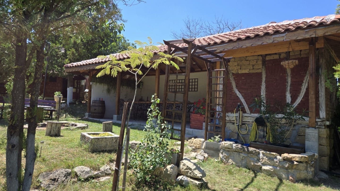 Bulgarian Property for Sale – Village Gorsko Ablanovo, 1300m² Garden