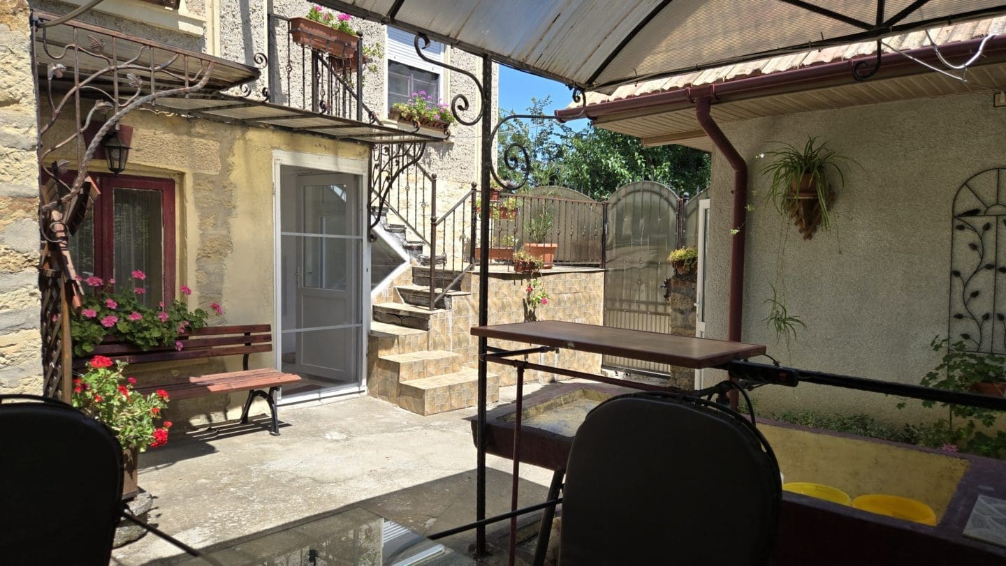 Bulgarian Property for Sale – Village Gorsko Ablanovo, 1300m² Garden