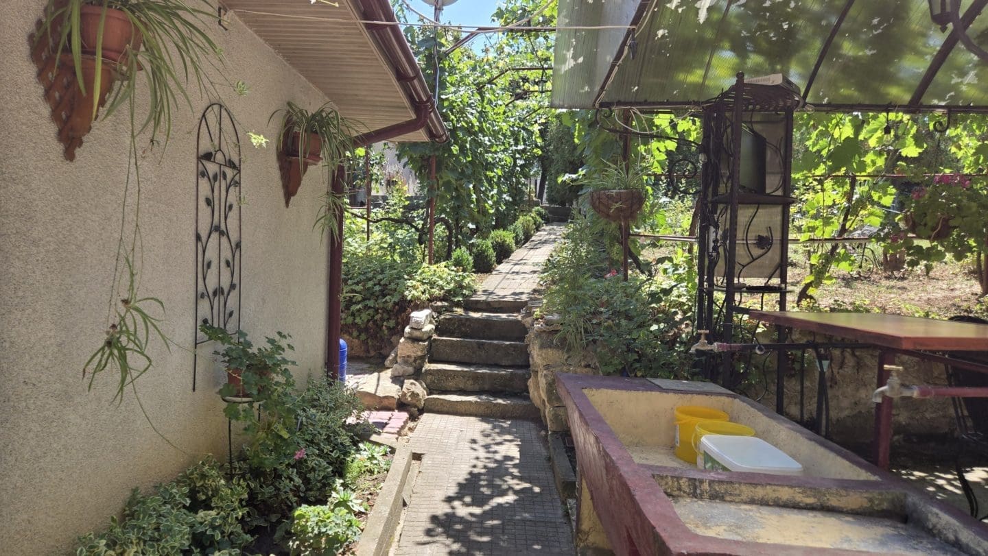 Bulgarian Property for Sale – Village Gorsko Ablanovo, 1300m² Garden