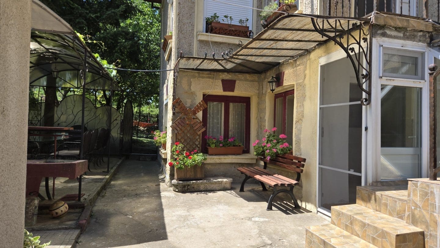 Bulgarian Property for Sale – Village Gorsko Ablanovo, 1300m² Garden