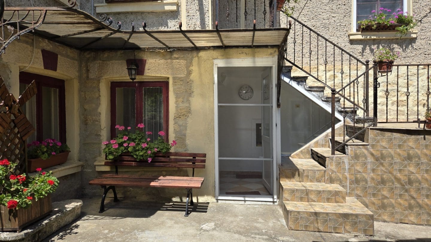 Bulgarian Property for Sale – Village Gorsko Ablanovo, 1300m² Garden