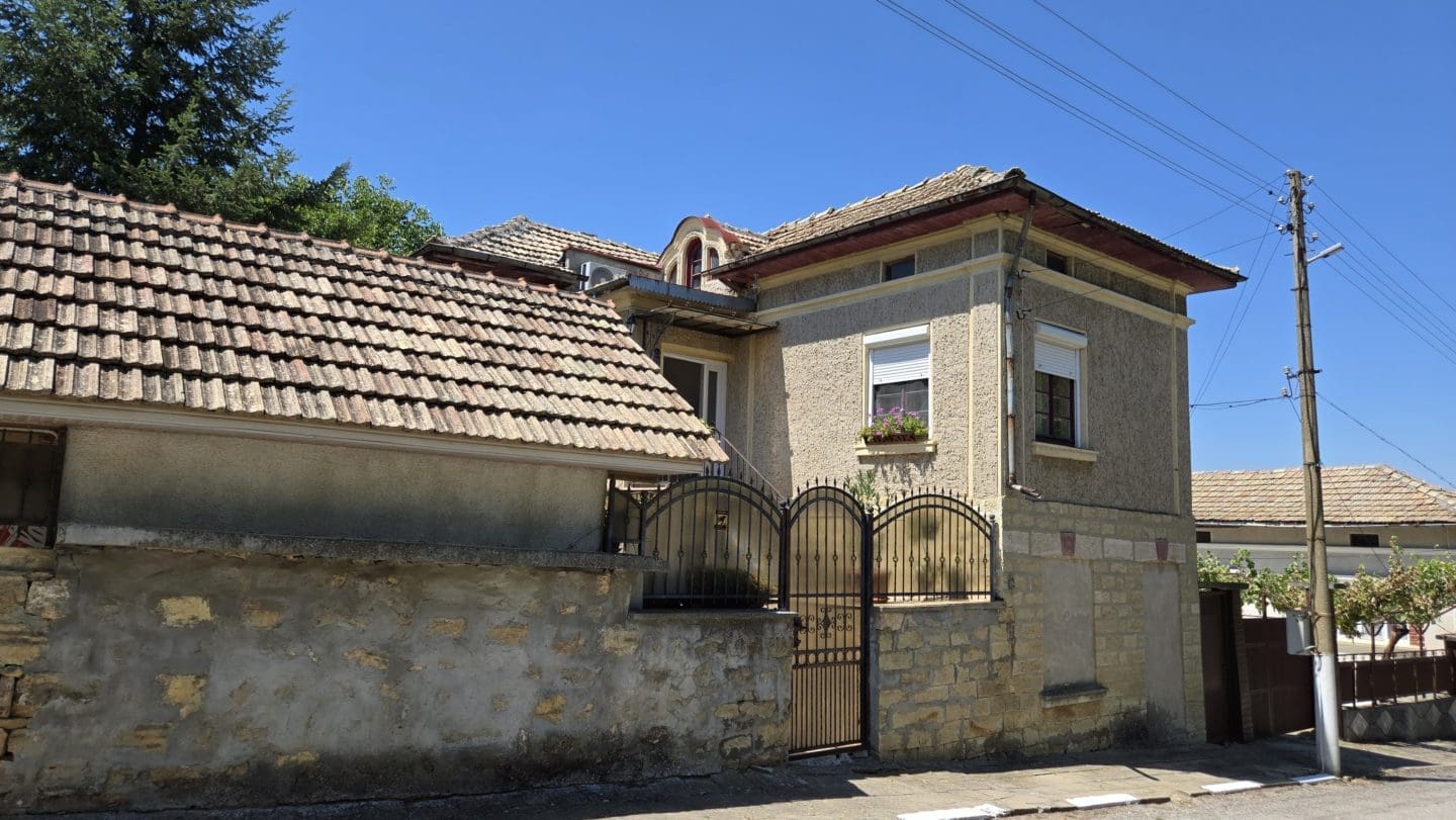 Bulgarian Property for Sale – Village Gorsko Ablanovo, 1300m² Garden