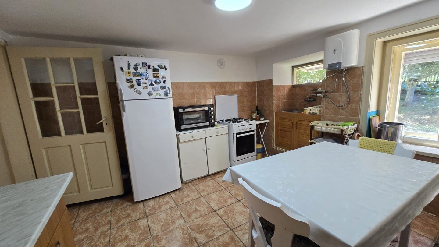 Bulgarian Property for Sale – Village Gorsko Ablanovo, 1300m² Garden