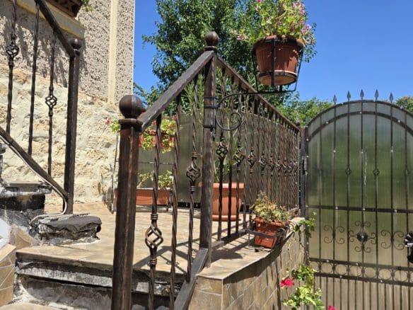 Bulgarian Property for Sale – Village Gorsko Ablanovo, 1300m² Garden