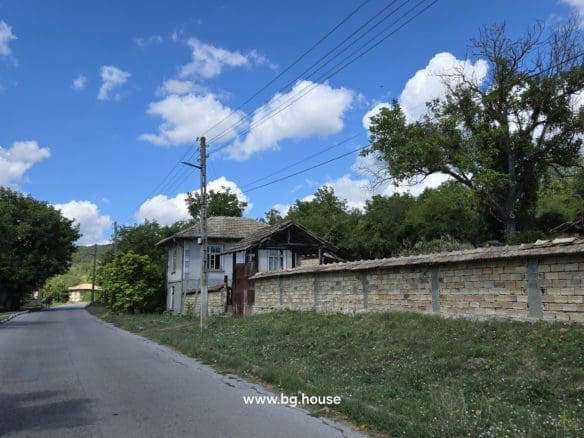 Bulgarian Property for Sale – Village Voditsa, 2500m², Annex, Outbuildings