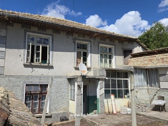 Bulgarian Property for Sale – Village Voditsa, 2500m², Annex, Outbuildings