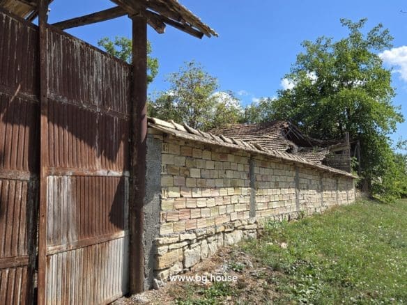 Bulgarian Property for Sale – Village Voditsa, 2500m², Annex, Outbuildings