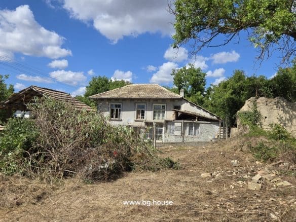 Bulgarian Property for Sale – Village Voditsa, 2500m², Annex, Outbuildings