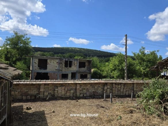 Bulgarian Property for Sale – Village Voditsa, 2500m², Annex, Outbuildings