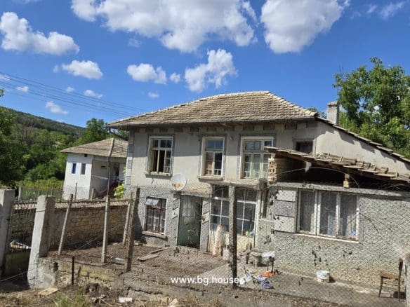 Bulgarian Property for Sale – Village Voditsa, 2500m², Annex, Outbuildings