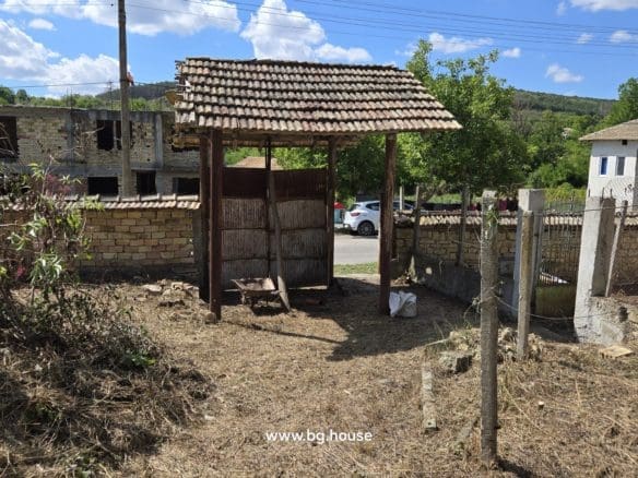 Bulgarian Property for Sale – Village Voditsa, 2500m², Annex, Outbuildings