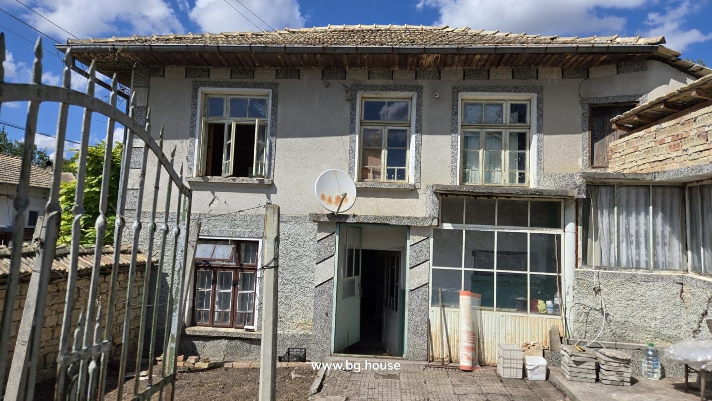 Bulgarian Property for Sale – Village Voditsa, 2500m², Annex, Outbuildings