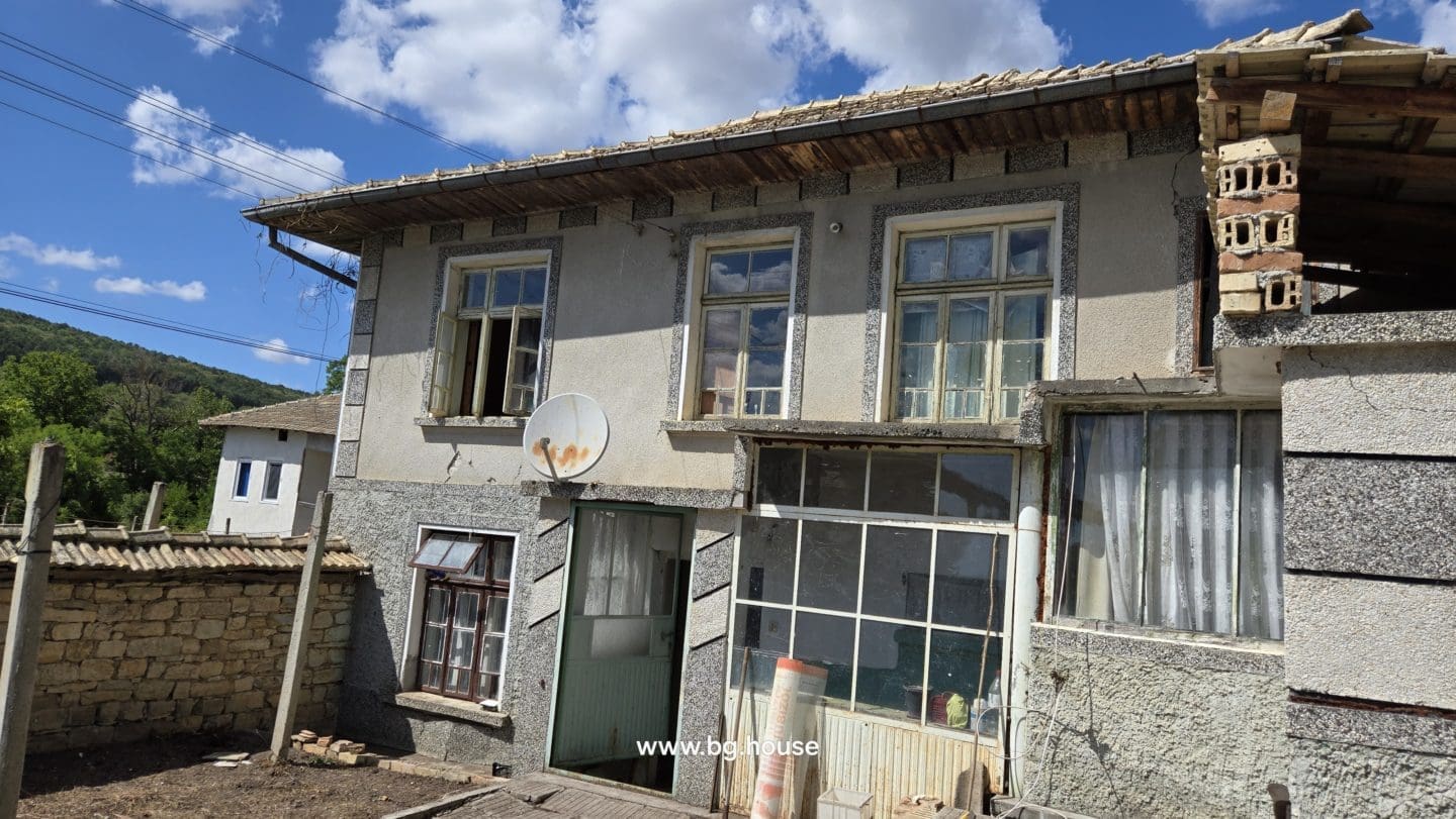 Bulgarian Property for Sale – Village Voditsa, 2500m², Annex, Outbuildings