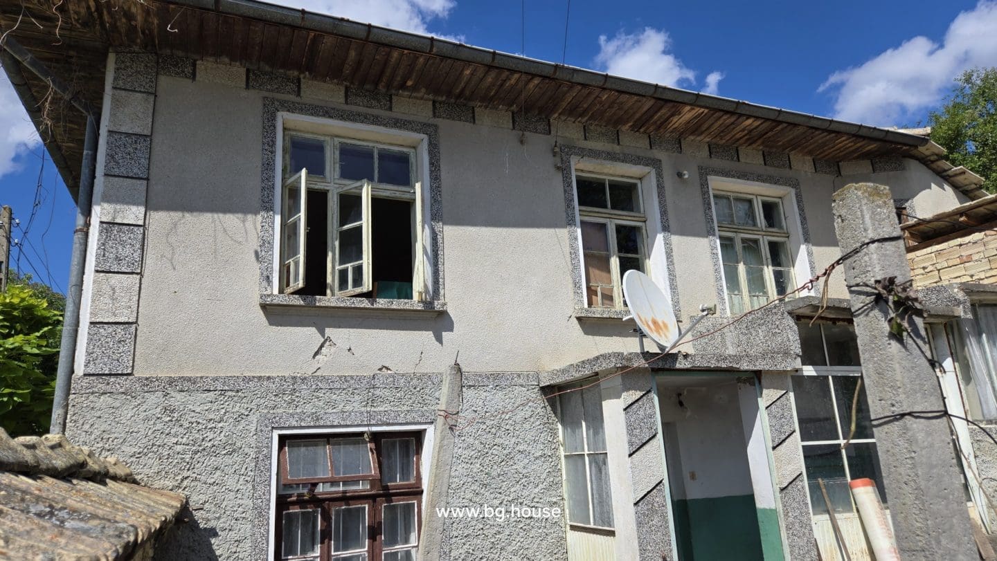 Bulgarian Property for Sale – Village Voditsa, 2500m², Annex, Outbuildings
