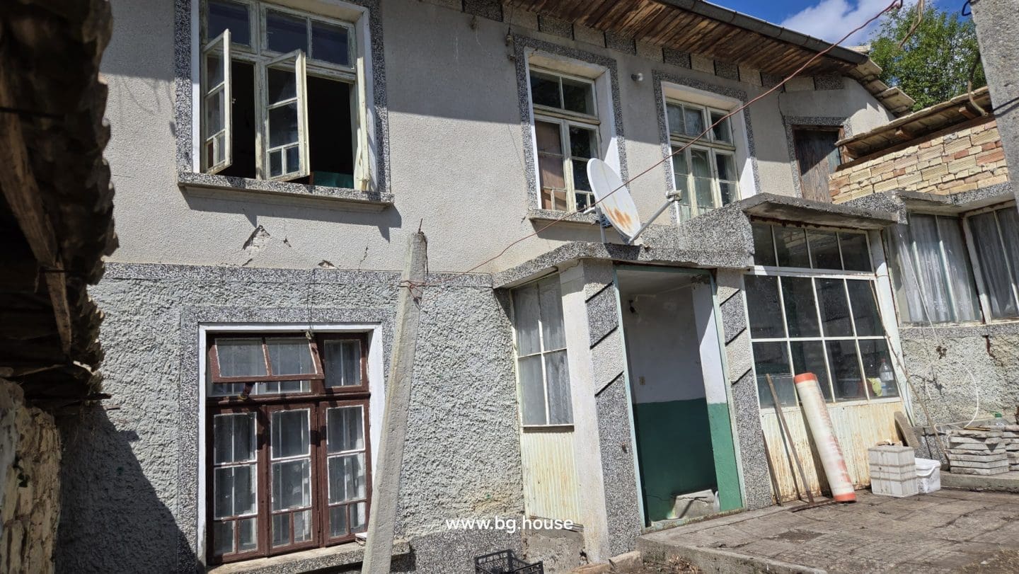 Bulgarian Property for Sale – Village Voditsa, 2500m², Annex, Outbuildings
