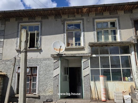 Bulgarian Property for Sale – Village Voditsa, 2500m², Annex, Outbuildings