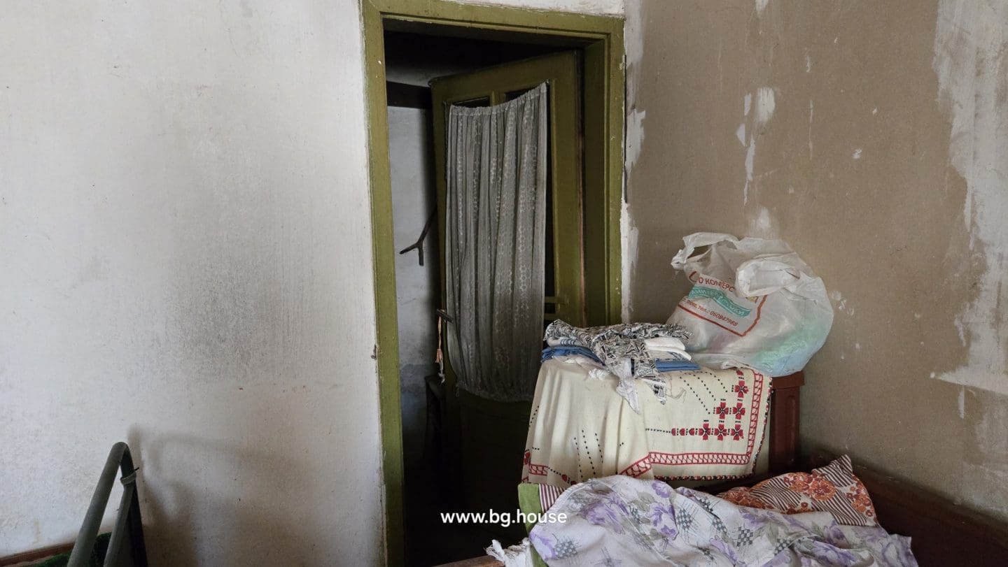 Bulgarian Property for Sale – Village Voditsa, 2500m², Annex, Outbuildings