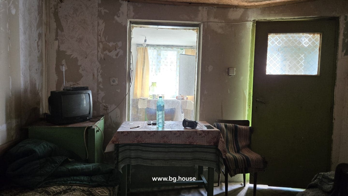 Bulgarian Property for Sale – Village Voditsa, 2500m², Annex, Outbuildings