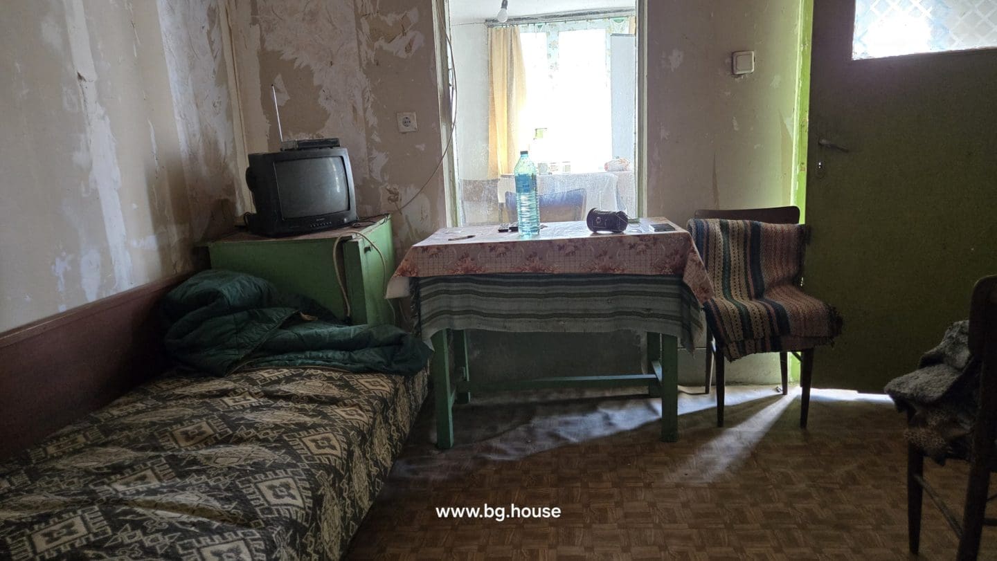 Bulgarian Property for Sale – Village Voditsa, 2500m², Annex, Outbuildings