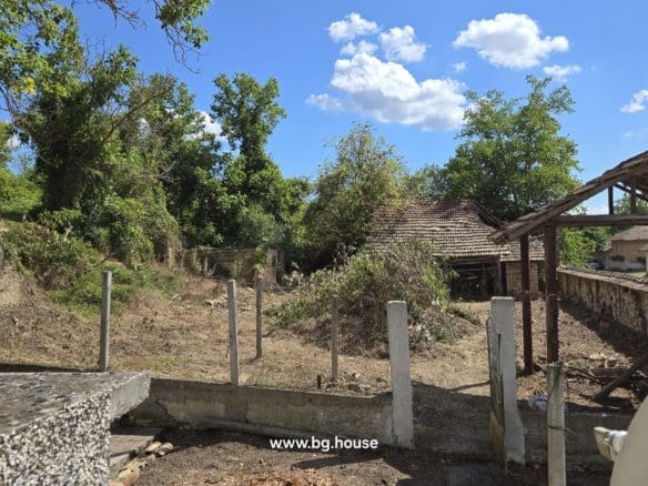 Bulgarian Property for Sale – Village Voditsa, 2500m², Annex, Outbuildings