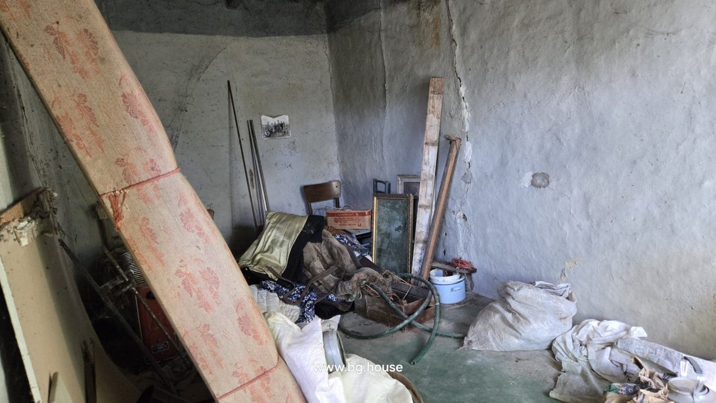 Bulgarian Property for Sale – Village Voditsa, 2500m², Annex, Outbuildings