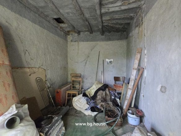 Bulgarian Property for Sale – Village Voditsa, 2500m², Annex, Outbuildings