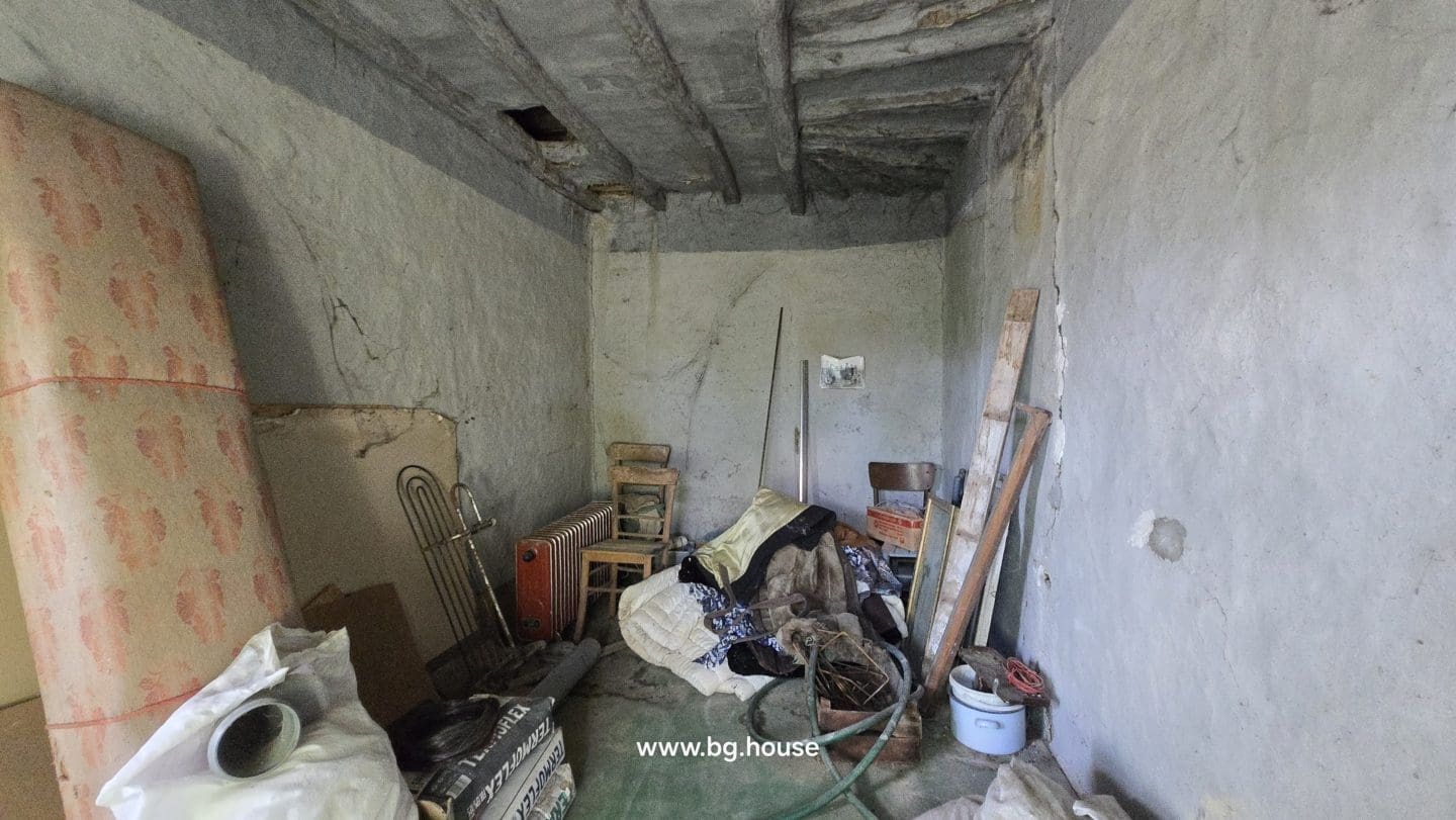 Bulgarian Property for Sale – Village Voditsa, 2500m², Annex, Outbuildings