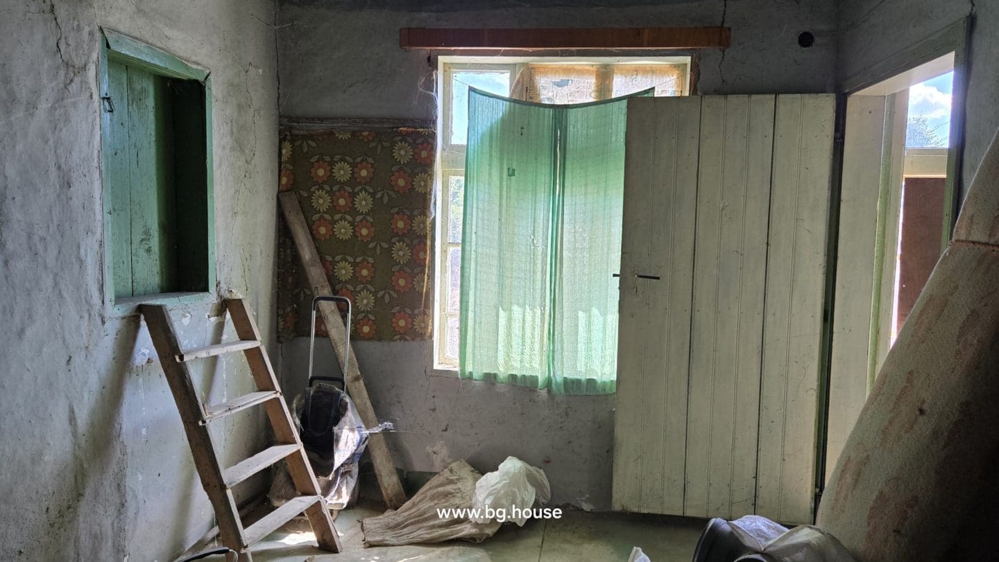 Bulgarian Property for Sale – Village Voditsa, 2500m², Annex, Outbuildings