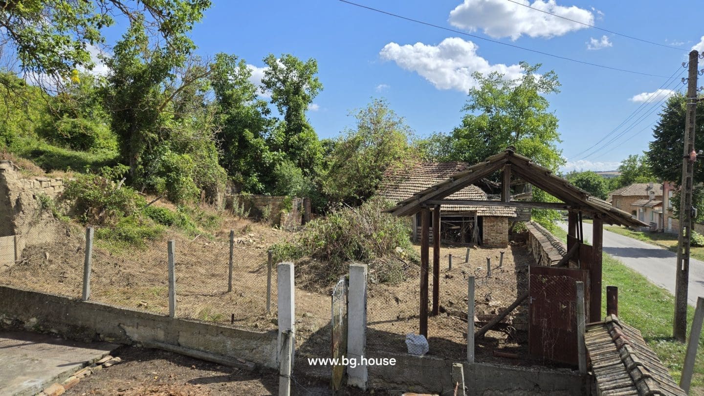 Bulgarian Property for Sale – Village Voditsa, 2500m², Annex, Outbuildings