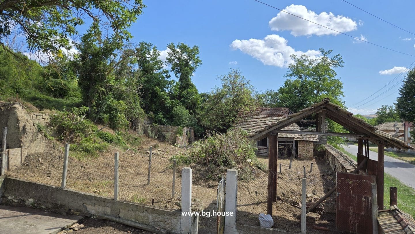 Bulgarian Property for Sale – Village Voditsa, 2500m², Annex, Outbuildings