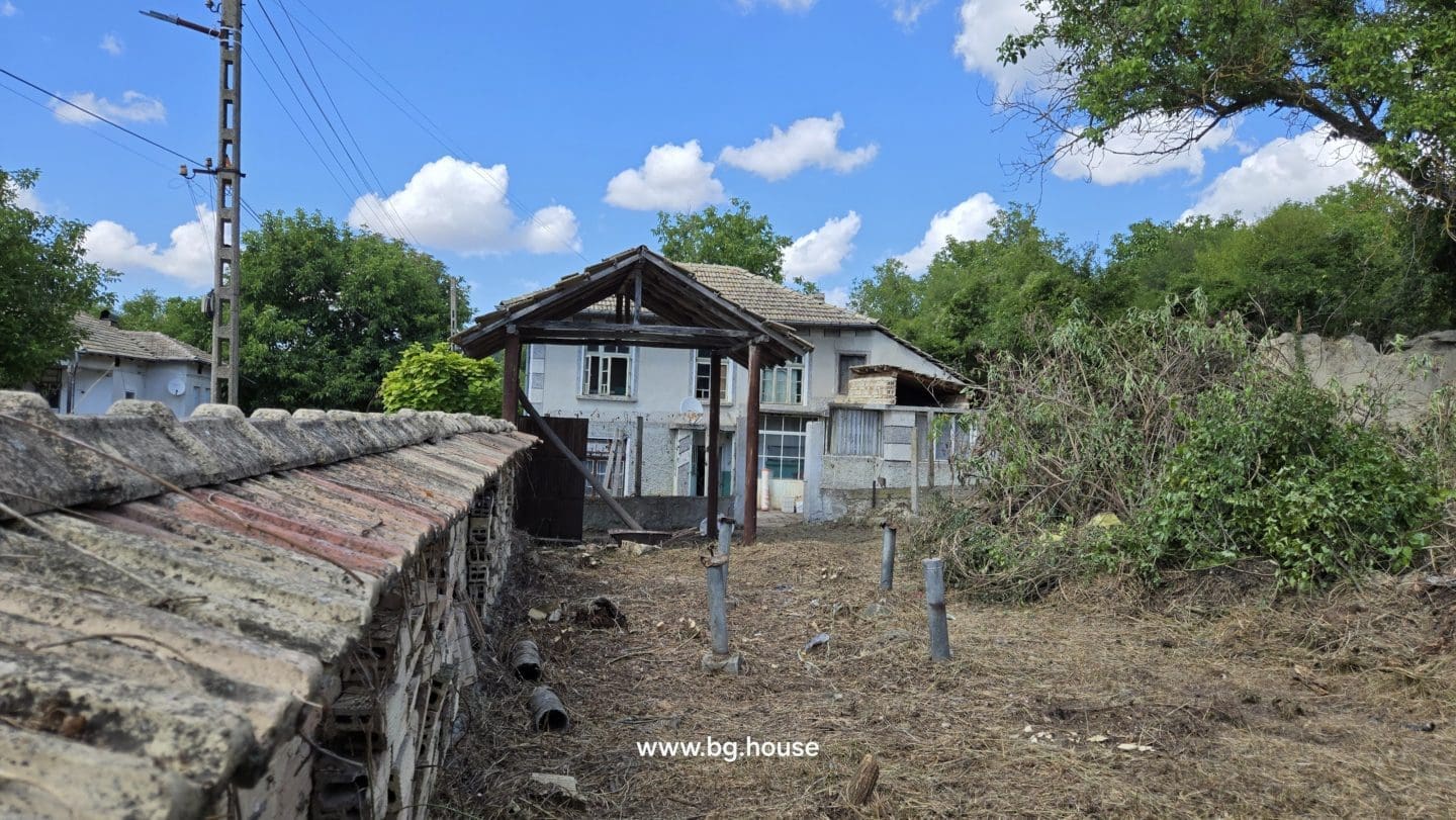 Bulgarian Property for Sale – Village Voditsa, 2500m², Annex, Outbuildings