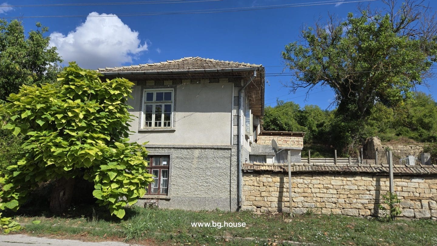 Bulgarian Property for Sale – Village Voditsa, 2500m², Annex, Outbuildings