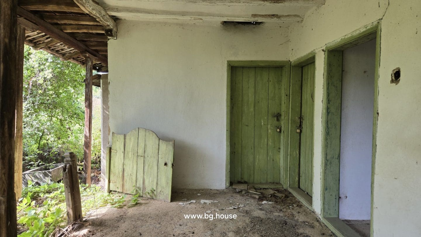 Bulgarian Property for Sale – Village Lomtsi with 3135m² Land