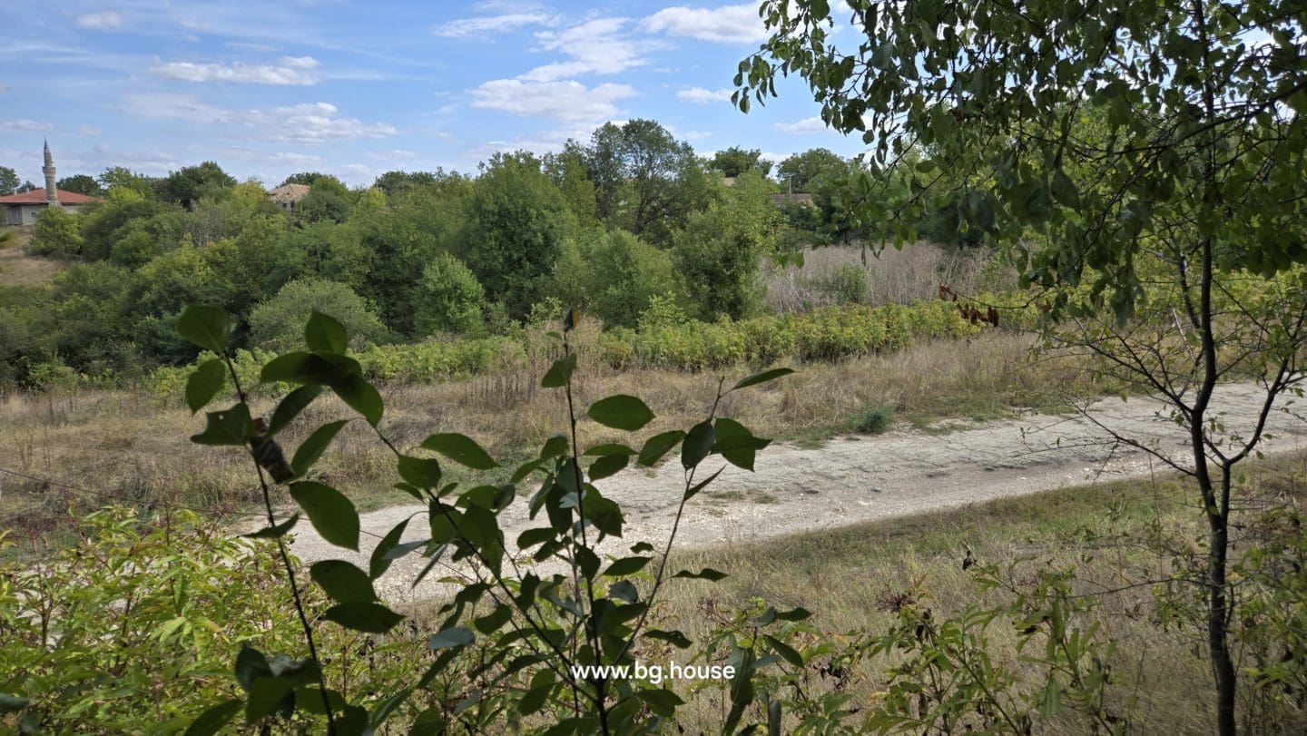 Bulgarian Property for Sale – Village Lomtsi with 3135m² Land