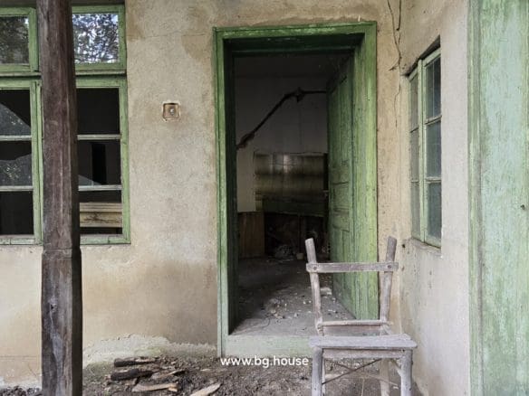 Bulgarian House for Sale – Village Pomoshtitsa with 2200m² Land