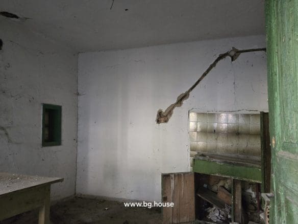 Bulgarian House for Sale – Village Pomoshtitsa with 2200m² Land