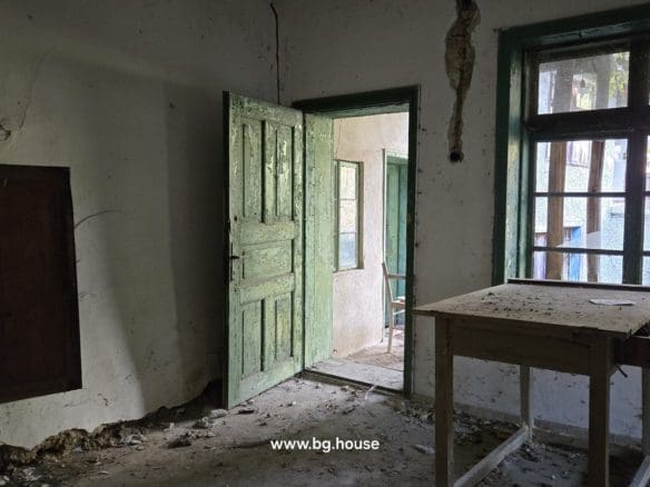 Bulgarian House for Sale – Village Pomoshtitsa with 2200m² Land
