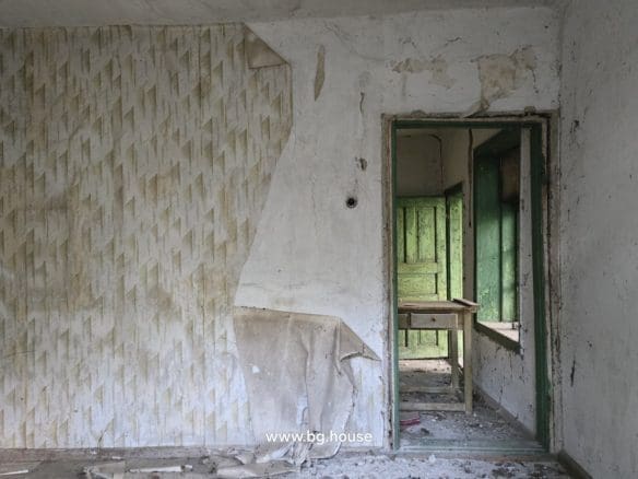 Bulgarian House for Sale – Village Pomoshtitsa with 2200m² Land
