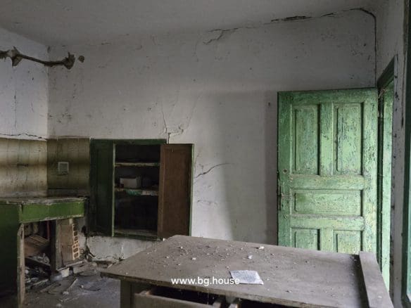 Bulgarian House for Sale – Village Pomoshtitsa with 2200m² Land