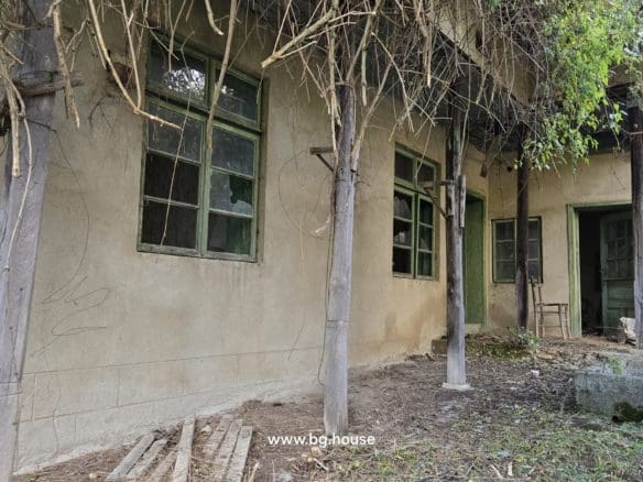 Bulgarian House for Sale – Village Pomoshtitsa with 2200m² Land