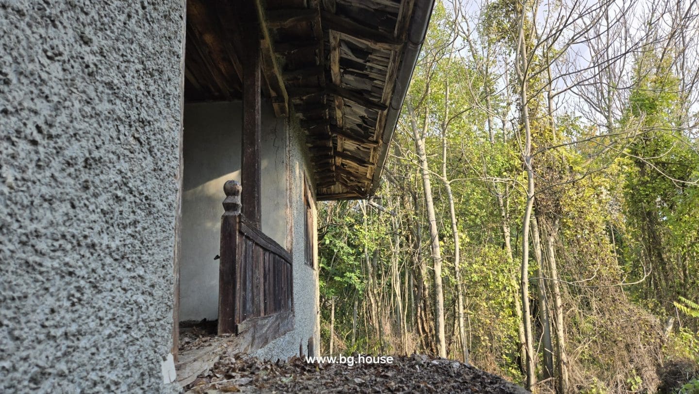 Bulgarian House for Sale – Village Pomoshtitsa with 2200m² Land
