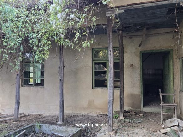 Bulgarian House for Sale – Village Pomoshtitsa with 2200m² Land